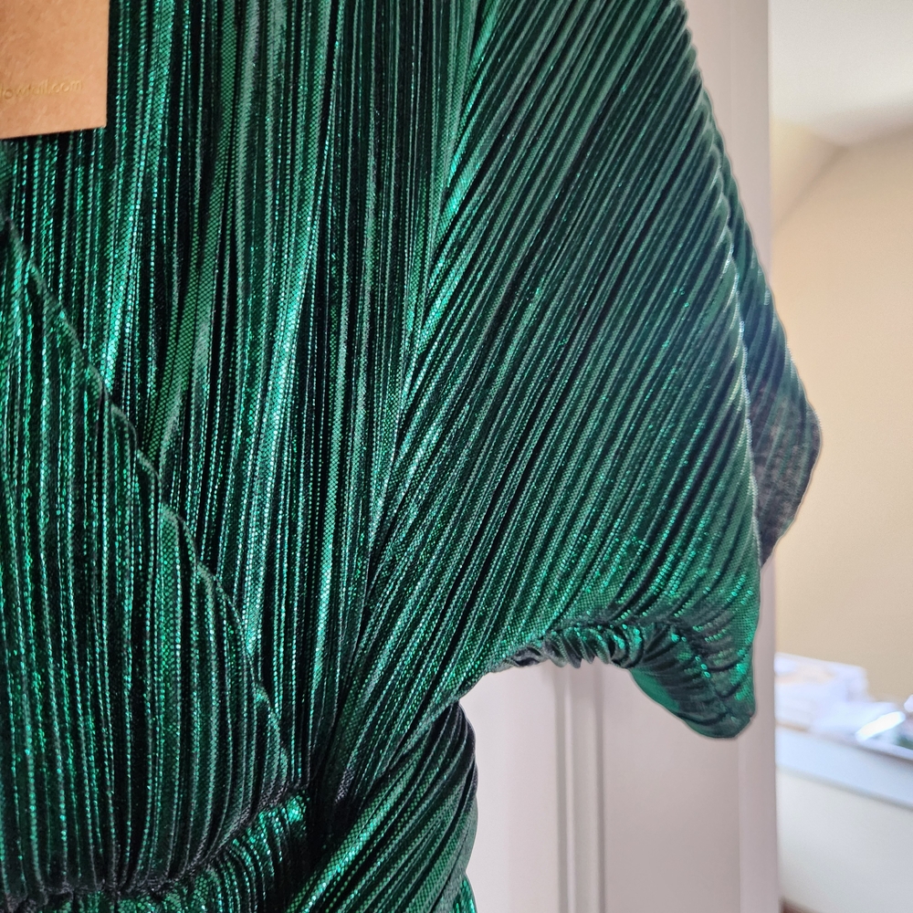 B. Yellowtail Green Plisse Dress - Picture 4 of 5